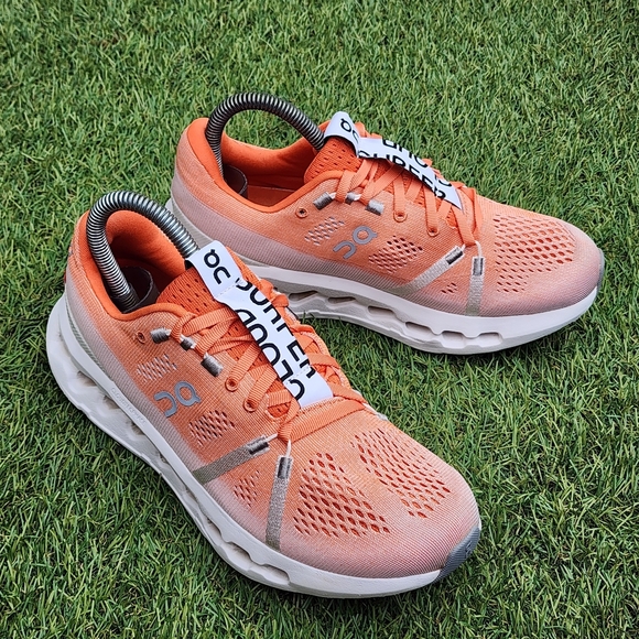 On Running Shoes - ON CLOUDSURFER - Womens Sneakers - SIZE 7.5